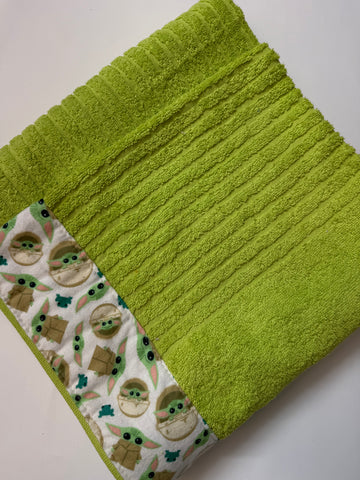 Hooded Towel - Green with Yoda theme