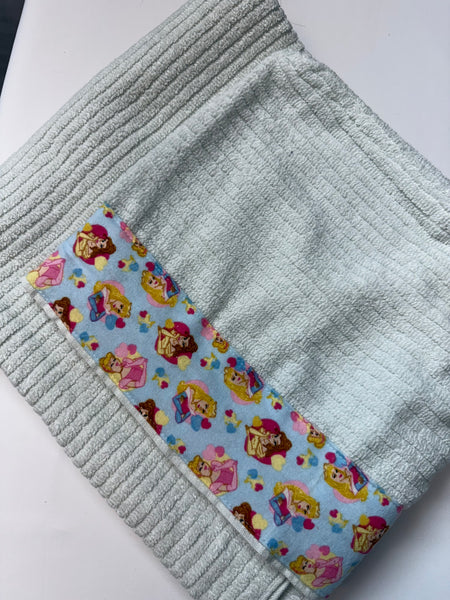Hooded Towel - Off-white with Princess Theme